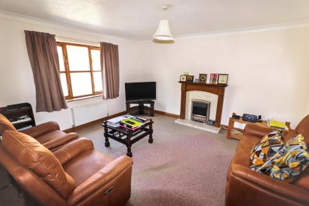 2 bedroom Semi-detached house for sale in Church End, Fleet, PE12