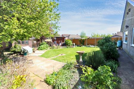2 bedroom Detached bungalow for sale in Southgate, Pinchbeck, PE11