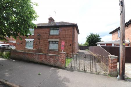 2 bedroom Semi-detached house for sale in Edward Road, Spalding, PE11