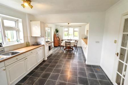 3 bedroom Detached house for sale in Mountbatten Avenue, Spalding, PE11