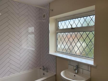 3 bedroom Semi-detached house to let in Main Road, Quadring, PE11