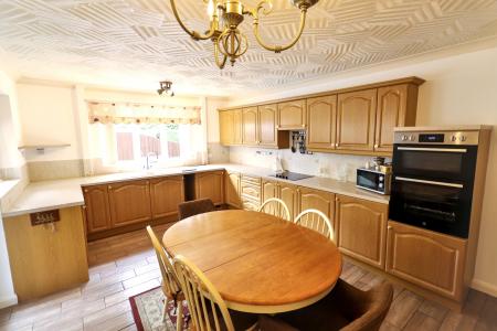 2 bedroom Detached bungalow for sale in Pinchbeck Road, Spalding, PE11