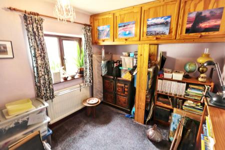 4 bedroom Detached house for sale in Barrier Bank, Cowbit, PE12