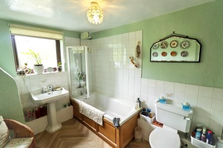 4 bedroom Detached house for sale in Barrier Bank, Cowbit, PE12