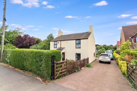 4 bedroom Detached house for sale in Barrier Bank, Cowbit, PE12