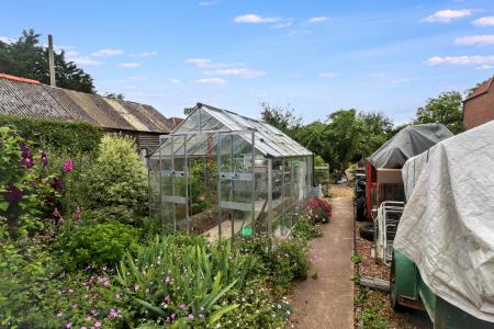 4 bedroom Detached house for sale in Barrier Bank, Cowbit, PE12