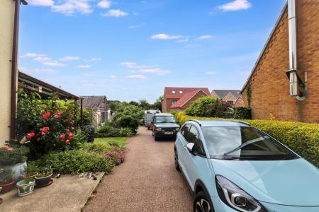 4 bedroom Detached house for sale in Barrier Bank, Cowbit, PE12