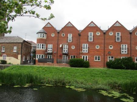 3 bedroom Town house to let in Albion Wharf, Spalding, PE11