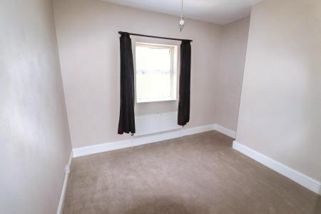 2 bedroom Terraced House for sale in Park Road, Spalding, PE11
