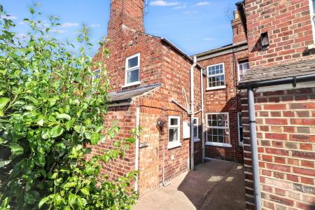2 bedroom Terraced House for sale in Park Road, Spalding, PE11