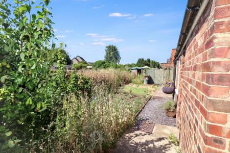 2 bedroom Terraced House for sale in Park Road, Spalding, PE11