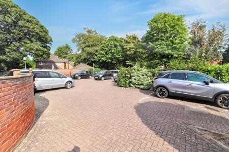 2 bedroom Flat for sale in Abbey House, Spalding, PE11