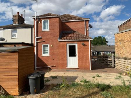 2 bedroom Detached house to let in Albert Street, Spalding, PE11