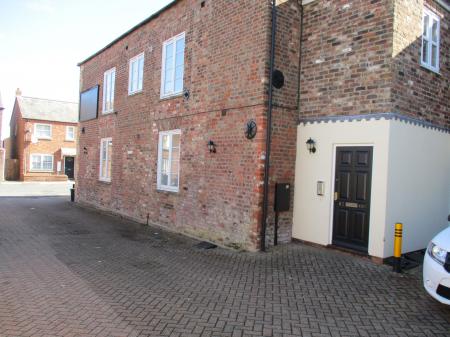 2 bedroom Flat to let in High Street, Gosberton, PE11