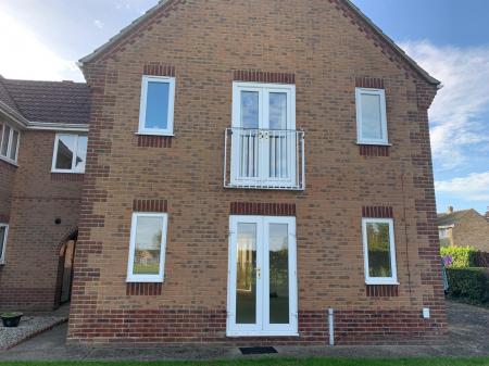 2 bedroom Flat to let in Brayfields, Pinchbeck, PE11
