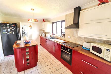 4 bedroom Detached house for sale in Main Road, Quadring, PE11