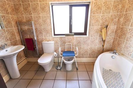 4 bedroom Detached house for sale in Main Road, Quadring, PE11
