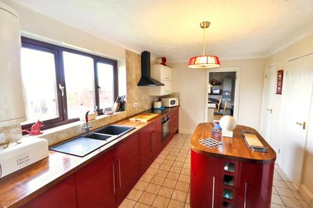 4 bedroom Detached house for sale in Main Road, Quadring, PE11