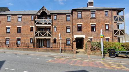 1 bedroom Retirement property for sale in Station Road, SM2