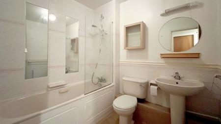 1 bedroom Flat for sale in Kingswood Drive, Sutton, SM2