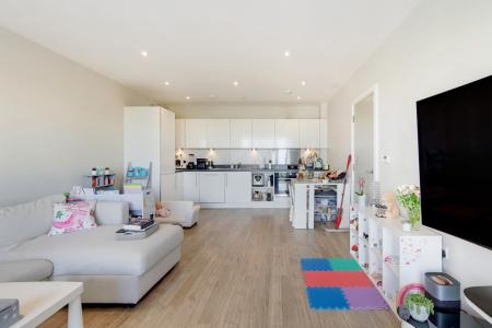 2 bedroom Flat for sale in 328 High Street, Sutton, SM1