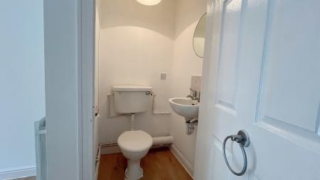 5 bedroom Detached house to let in Waterer Rise, Wallington, SM6