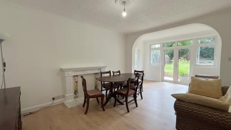 5 bedroom Detached house to let in Waterer Rise, Wallington, SM6