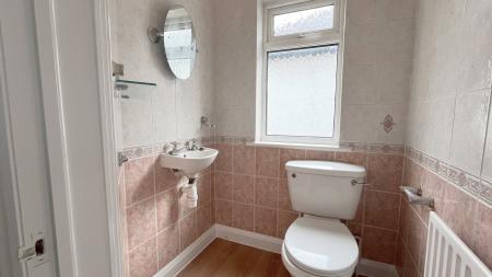 5 bedroom Detached house to let in Waterer Rise, Wallington, SM6