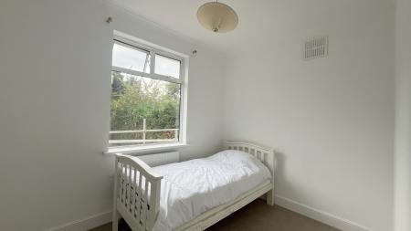 5 bedroom Detached house to let in Waterer Rise, Wallington, SM6