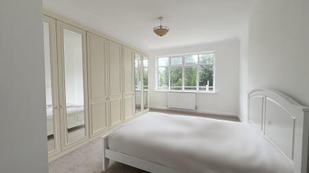 5 bedroom Detached house to let in Waterer Rise, Wallington, SM6