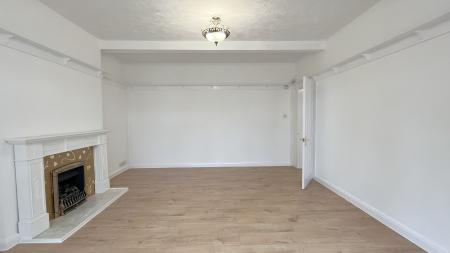 5 bedroom Detached house to let in Waterer Rise, Wallington, SM6
