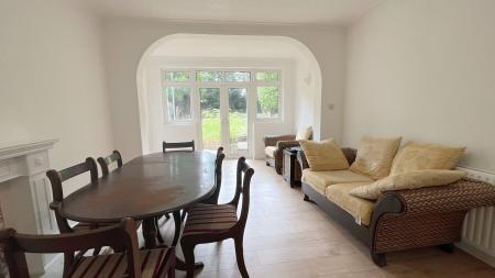 5 bedroom Detached house to let in Waterer Rise, Wallington, SM6
