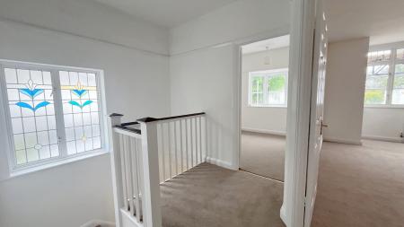 5 bedroom Detached house to let in Waterer Rise, Wallington, SM6