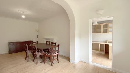 5 bedroom Detached house to let in Waterer Rise, Wallington, SM6