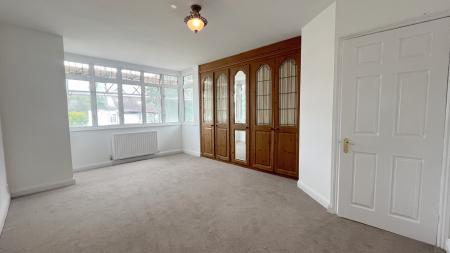 5 bedroom Detached house to let in Waterer Rise, Wallington, SM6