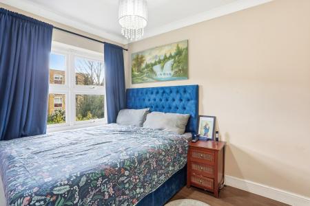 2 bedroom Terraced House for sale in Village Row, Sutton, SM2