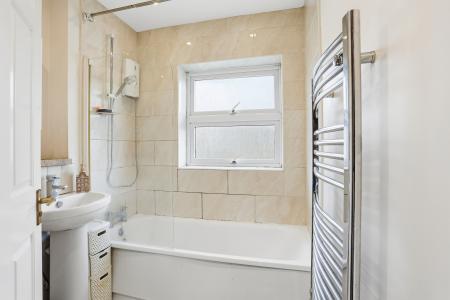 2 bedroom Terraced House for sale in Village Row, Sutton, SM2