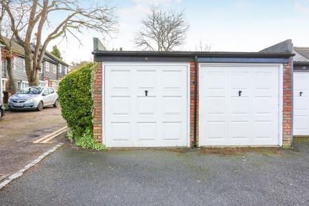 2 bedroom Terraced House for sale in Village Row, Sutton, SM2