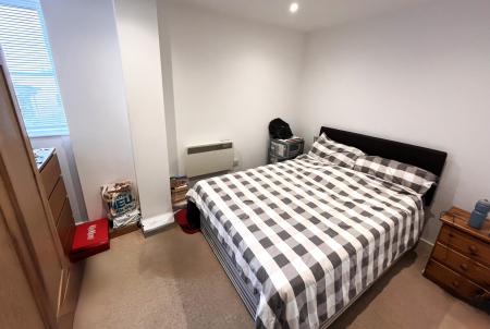 1 bedroom Flat to let in 83 East Street, Epsom, KT17