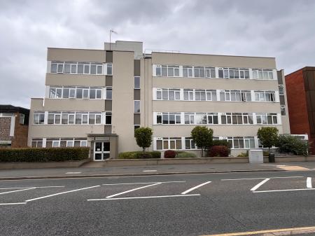 1 bedroom Flat to let in 83 East Street, Epsom, KT17