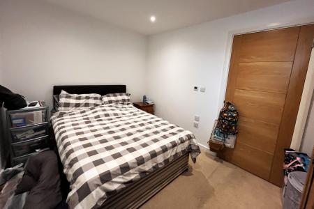 1 bedroom Flat to let in 83 East Street, Epsom, KT17