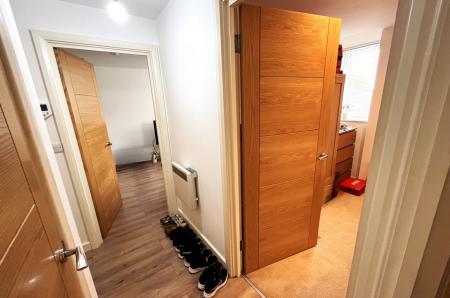 1 bedroom Flat to let in 83 East Street, Epsom, KT17