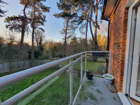 2 bedroom Flat for sale in 4 Damson Way, Carshalton Beeches, Carshalton, SM5