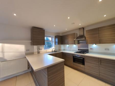 2 bedroom Flat for sale in 4 Damson Way, Carshalton Beeches, Carshalton, SM5