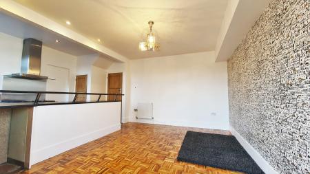 3 bedroom Semi-detached house to let in Harrow Road, Carshalton Beeches, Carshalton, SM5