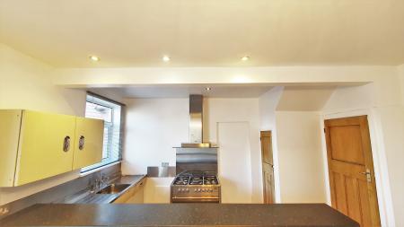 3 bedroom Semi-detached house to let in Harrow Road, Carshalton Beeches, Carshalton, SM5