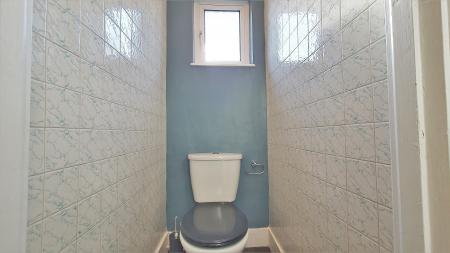 3 bedroom Semi-detached house to let in Harrow Road, Carshalton Beeches, Carshalton, SM5