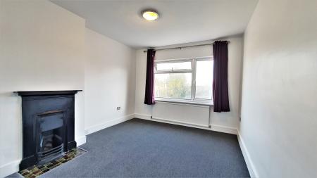 3 bedroom Semi-detached house to let in Harrow Road, Carshalton Beeches, Carshalton, SM5