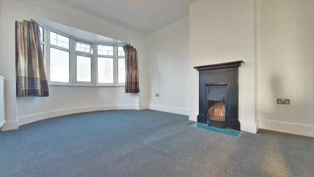 3 bedroom Semi-detached house to let in Harrow Road, Carshalton Beeches, Carshalton, SM5