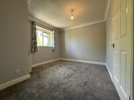 1 bedroom Flat to let in Malden Road, Cheam, Sutton, SM3